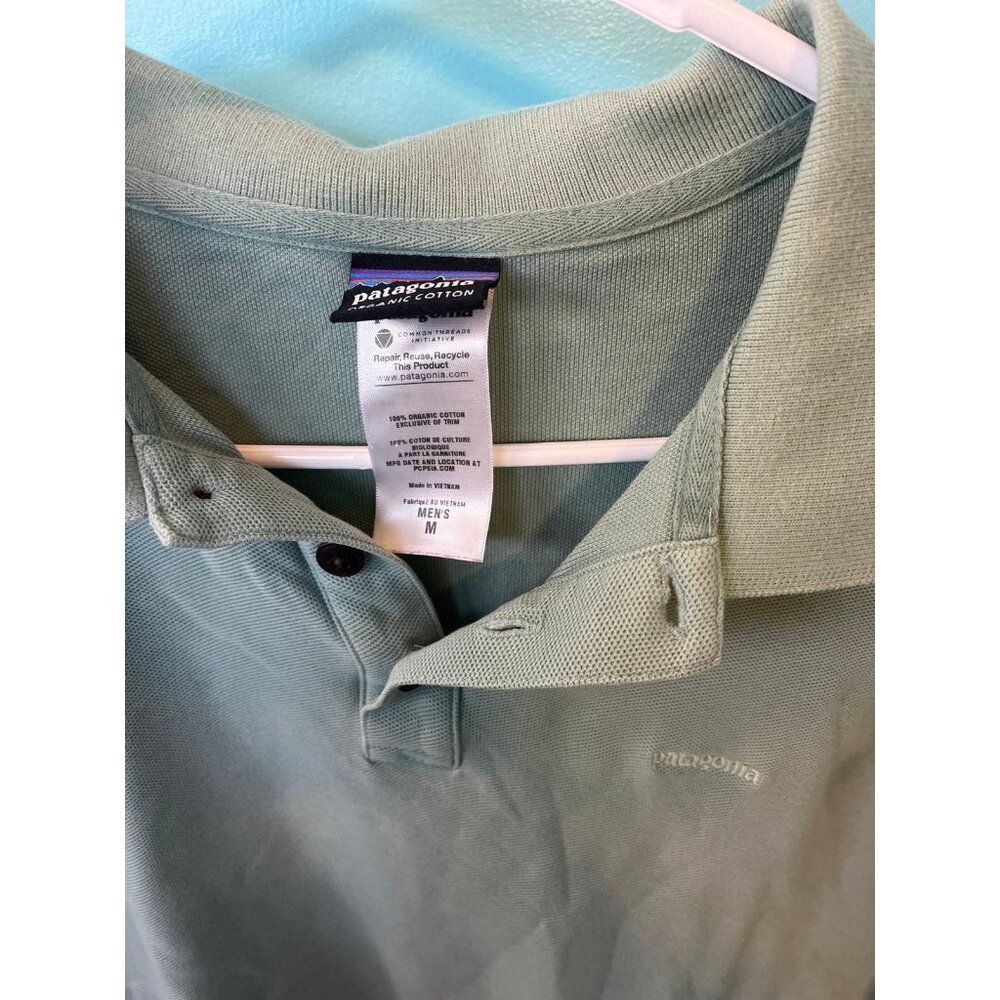 Patagonia Men’s Polo Shirt Size Medium - Picture 2 of 3
